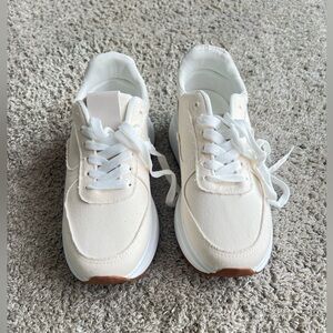 New without tags. Top Moda. White Casual Sneakers. Size 8
